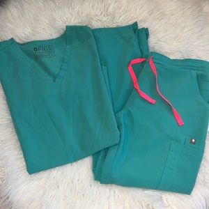 FIGS Original Surgical Green drop. (Pink strings). Small petite Yola med Casma.